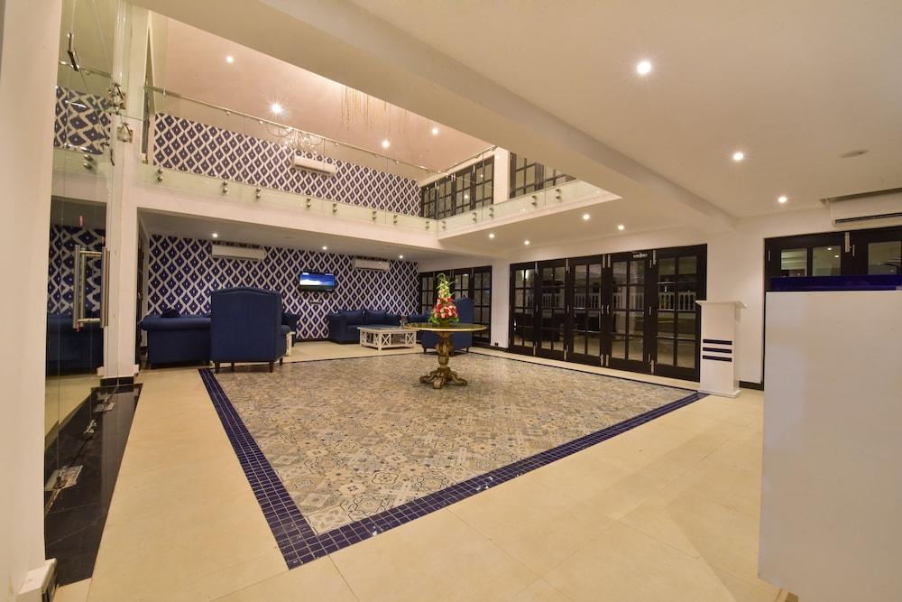 Hotel Silver Sands Serenity