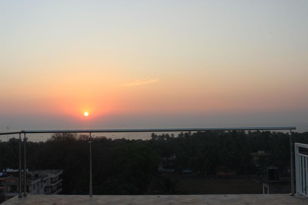 Hotel Silver Sands Serenity